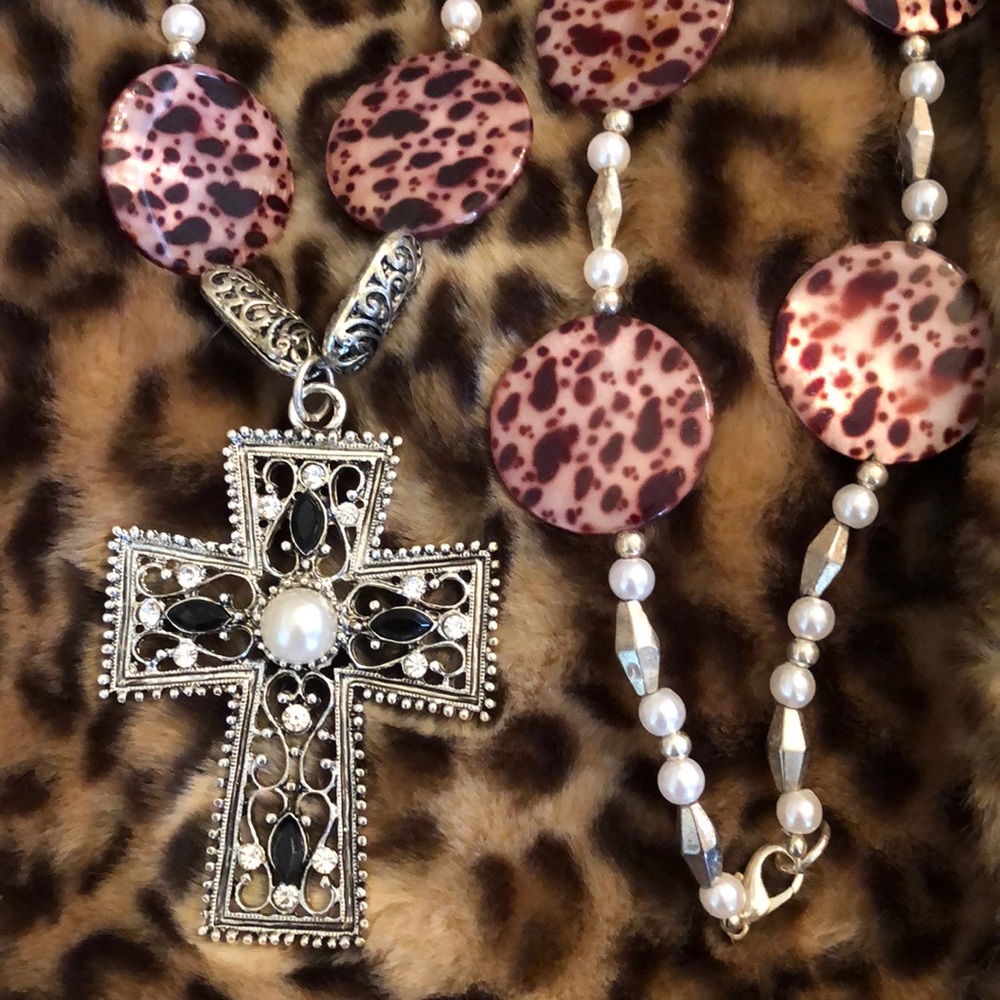 Brand new custom made leopard cross necklace